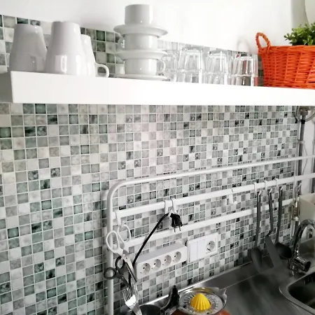 Apartment Studio At 600 M Away From The Beach With City View And Wifi *